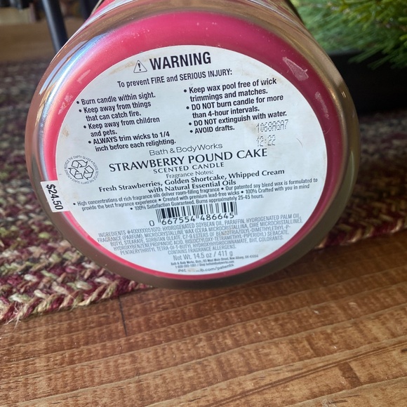 Bath & Bodyworks 3 wick candle - Picture 5 of 5